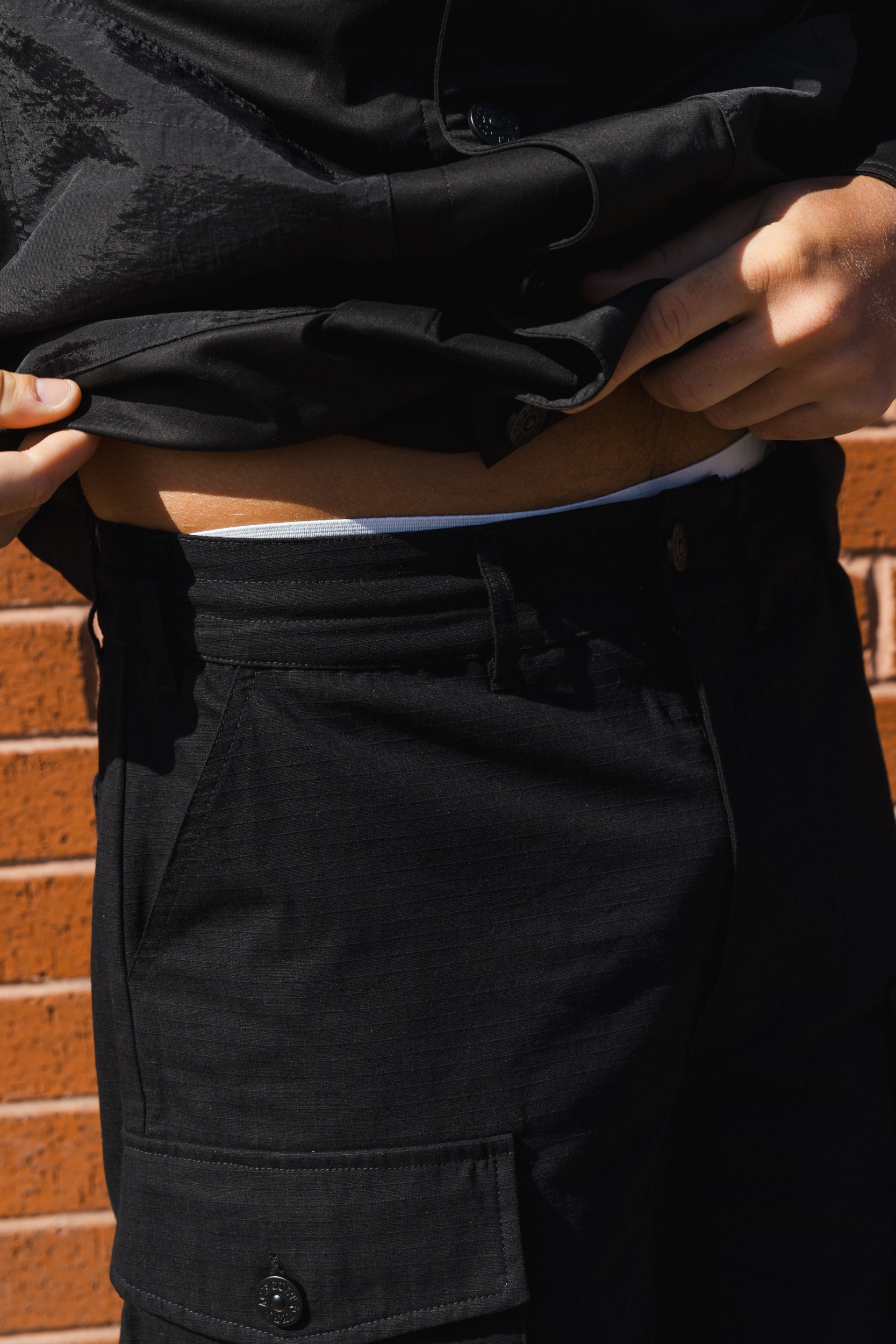 Dario Ripstop Cargo Shorts :: Black