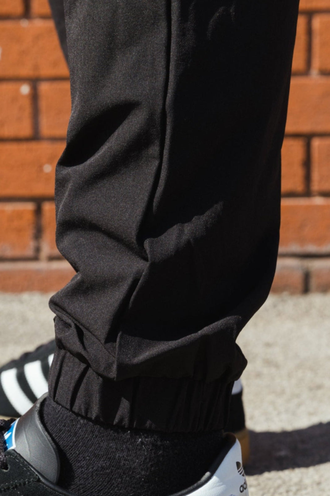 Amato Bistretch Cargo Pants :: Black