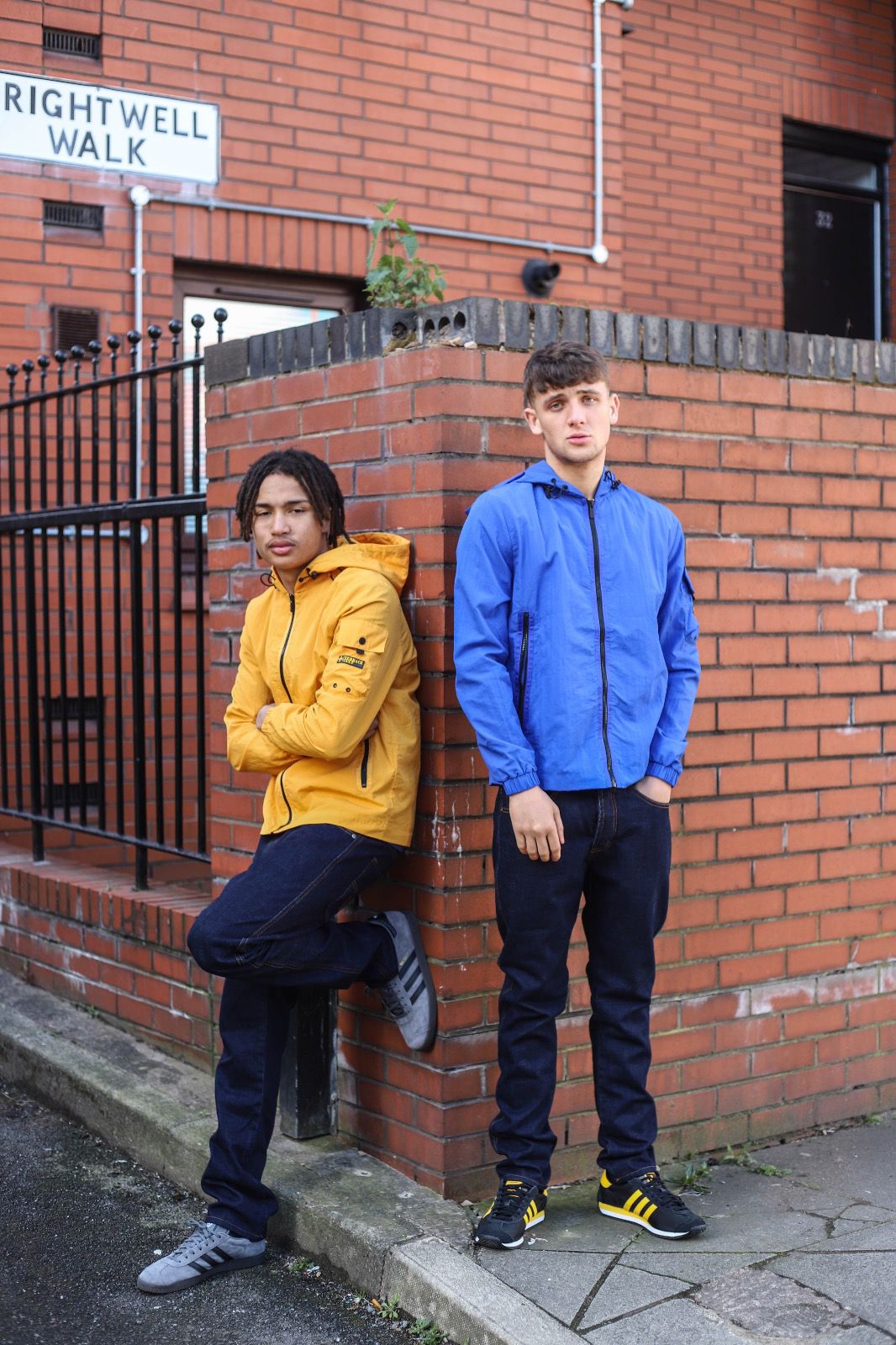 Conte Lightweight Windbreaker :: Colbalt Blue