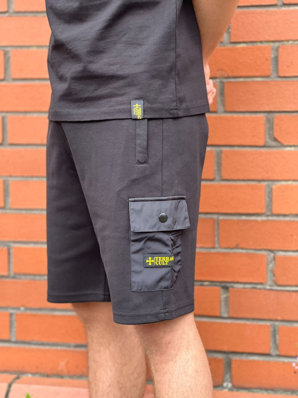 Terrace Cult Pocket Shorts :: Black